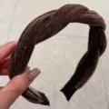 Cerchietto per capelli intrecciato in ciniglia marrone con denti, largo per donna inverno. - Caffè