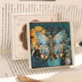 Edles Metall Schmetterlingslesezeichen mit tollem Design, perfektes Geschenk für Lehrer. - Mit Geschenkbox / Schmetterlingstanz Unter Blumen
