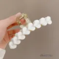 Detalle de pinza de pelo corazón blanco, gancho transparente grande de 11 cm. - Corazón Blanco
