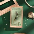 Squisito segnalibro in piuma di metallo con catena in confezione regalo cancelleria vintage - Piuma di Lapislazzuli (Confezione Regalo)