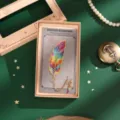Segnalibro in metallo a forma di piuma con catena stile vintage bellissimo regalo ideale - Piuma di Fantasma (Confezione Regalo)