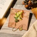 Vintage metal leaf bookmark with hollow design and chain charm, exquisite gift for students. - Oak (Simple Packaging)