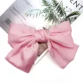 Molla per capelli con fiocco in raso rosa da donna, elegante accessorio per acconciatura. - Mollette a molla / Rosa Pesca (D-024)