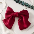 Pince à cheveux nœud en satin rouge élégant accessoire de coiffure vintage pour femme style. - Style Pince à Ressort (D-024) / Bordeaux