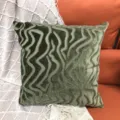 Housse de coussin en velours vert avec un motif ondule abstrait pour canape de salon - 44 x 44 cm simple face (sans rembourrage) / Vert