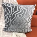 Housse de coussin en velours gris avec texture de vague abstraite 3D pour decoration de salon moderne. - 44 x 44 cm simple face (sans rembourrage) / Gris