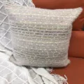 Coussin décoratif texturé douillet avec des rayures colorées pour canapé et lit. - 44 x 44 cm simple face (sans rembourrage) / Kaki