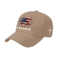Cappellino da baseball cachi con bandiera USA e stampa FREEDOM, vista dettaglio croce. - Cachi