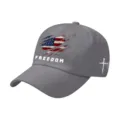 Cappellino da baseball grigio casual con bandiera USA invecchiata e stampa FREEDOM. - Grigio