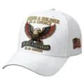 Vista dettagliata del berretto bianco con design a aquila ricamata e logo testuale militare. - Adulto 56-60cm Regolabile / Bianco
