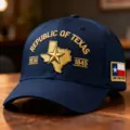 Vista dettagliata del berretto da baseball blu navy ricamato con design e dettagli del Texas. - Adulto 56-60cm Regolabile / Blu Marino