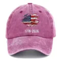 Cappellino da baseball rosa vintage slavato con bandiera USA ricamata e design anno 1776-2026 per esterni. - Adulto 56-60cm Regolabile / Borgogna