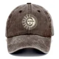 Dettaglio del cappellino da baseball marrone slavato vintage con stampa grafica di sole e luna. - Adulto 56-60cm Regolabile / Caffè
