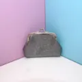 Mini Glitzer Kussverschluss Münzbeutel für Damen, kleine tragbare Stoff Geldbörse Tasche. - Grau