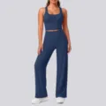 Detailansicht des dunkelblauen Nylon-Yoga-Crop-Tops mit weiten Hosen für das Training. - S / Oberteil und Unterteil / Wappenblau
