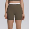 Short de yoga côtelé taille haute avec bande contrastée, vue de détail pour le fitness et sport. - S / Bas / Café