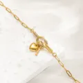 Goldfarbenes Edelstahl Paperclip Kette Armband mit Herz und Buchstabe Anhänger, trendig. - Buchstabe I / Gold