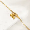 Goldene Büroklammer Kette Armband mit Herz und Buchstabe M Anhänger, elegante Strass Schleife. - Buchstabe M / Gold