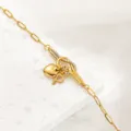 Goldfarbenes Titanstahl Paperclip Kette Armband mit Strass Knoten Herz und Buchstabe P - Buchstabe P / Gold