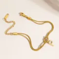Goldene doppelte Schlangenkette Armband mit Buchstabe P Anhänger, verstellbarer edler Schmuck. - Buchstabe P