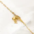 Goldfarbenes Edelstahl Initialen Buchstabe M Herz Strass Knoten Ketten Armband Damen - Buchstabe W / Gold
