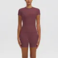 Haut de yoga respirant à manches courtes et short de course slim taille haute pour fitness. - S / Haut et Bas / Rouge Vin