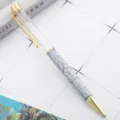 DIY kristalen balpen met grijs marmerpatroon en gouden metalen accenten voor dagelijks. - Koel witgrijs