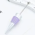 Variante di tappo per vino DIY con anelli in silicone viola e sottile stelo in metallo argento. - Viola Caramella