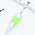 Tappo per bottiglia di vino di perle DIY con anelli in silicone verde e cono in metallo. - Verde Caramella