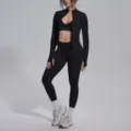 Schwarzes 3-teiliges nahtloses Sportbekleidungsset, Langarmjacke, Sport-BH und Leggings. - S / Set / Schwarz