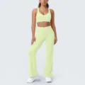 Vista dettagliata del set yoga a contrasto con reggiseno sportivo e pantaloni a zampa. - Taglia S / Sopra e Sotto / Verde Limone