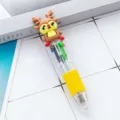 Carina penna a sfera multicolore 4-in-1 di Natale con renna giocattolo, corpo trasparente. - Renna Stile C