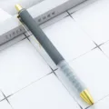 Morandi Presse Gelstift mit weichem Silikongriff und goldenen Akzenten Büro. - Morandi Grau