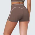 Hoge taille push-up yoga shorts met contrasterende witte bies voor fitness details. - S / Bottoms / Donkere Chocolade Bruin