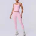 Top corto sportivo rosa senza cuciture con collo halter e leggings yoga, vista dettagliata. - Taglia S / Top E Pantaloni / rosa Barbie