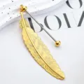 Marcador de libros de metal con forma de pluma, elegante acabado dorado para lectura. - Dorado