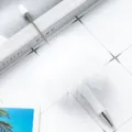 Bolígrafo creativo de felpa blanca con punta de metal, diseño esponjoso lindo para oficina. - Blanco