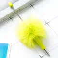 Fluoreszierender grüner flauschiger Pompom Perlenkugelschreiber mit Metallstab und Design. - Bonbongrün