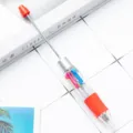 Kreativer mehrfarbiger Kugelschreiber mit Metallzeiger, klarem Schaft und orangefarbenem Griff. - Rot