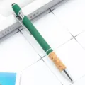Gruener Metallkugelschreiber mit Kork Griff, Touchscreen Stiftspitze, elegantes Buero Geschenk. - Dunkelgrün
