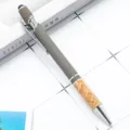 Grauer Metall-Kugelschreiber mit Naturkork-Griff und kapazitiver Eingabestift-Variante - Kaffeebraun