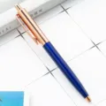 Metalen balpen met klikmechanisme, roségoud en donkerblauw tweekleurig design, soepel schrijven. - Transparant blauw
