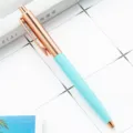 Roségold und hellblauer Kugelschreiber mit Klickmechanismus, eleganter Metallstift Büro. - Bonbonblau