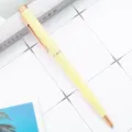 Elegante pastelgehele metalen balpen met roségouden afwerking, perfect kantoorcadeau. - Snoepgeel