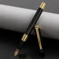 Luxe vulpen van koolstofvezel met gouden accenten en fijne punt voor zakelijk schrijven. - 0.5mm / Zwart