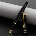 Klassieke zwarte metalen vulpen met goudkleurige afwerking en open punt voor vloeiend schrijven. - 0.5mm / Zwart