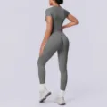 Naadloos gebreid korte mouw yoga set grijs sportkleding fitness training outfit tweedelig - donkergrijs
