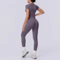 Naadloze gebreide paarse yogaset met korte mouwen en legging voor fitness en hardlopen - Truffel