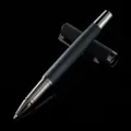 Elegante bolígrafo de metal con cuerpo negro mate y detalles plateados para oficina. - Negro engomado