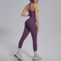 Effen paarse rugloze yoga jumpsuit, premium nylon fitness sportkleding voor dames gym. - Distelpaars